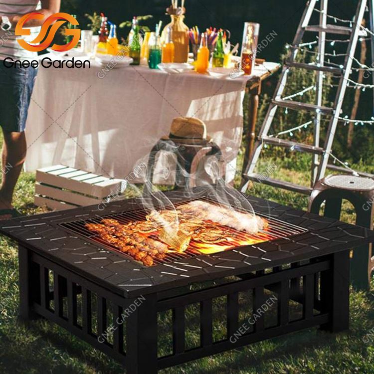 Bàn nướng BBQ ở sân sau bằng thép đen